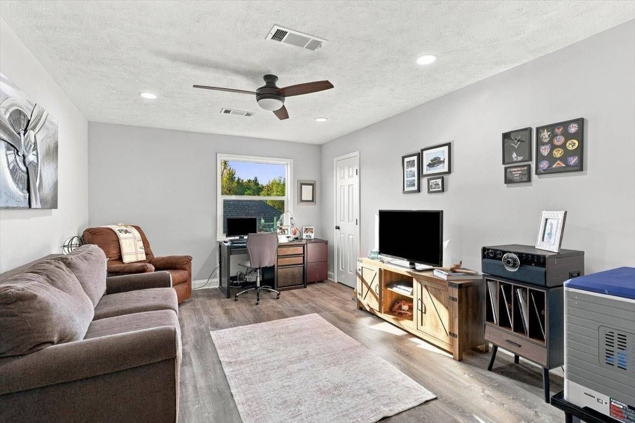 Second living area