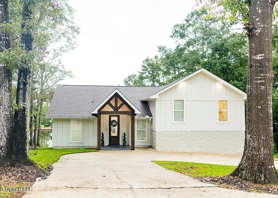 Property at 1400 E Lakeshore Drive, Carriere, MS 39426