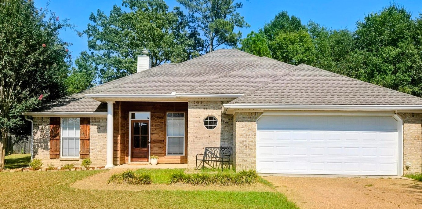 Front exterior of 107 Chinkapin Cove in Pearl, MS